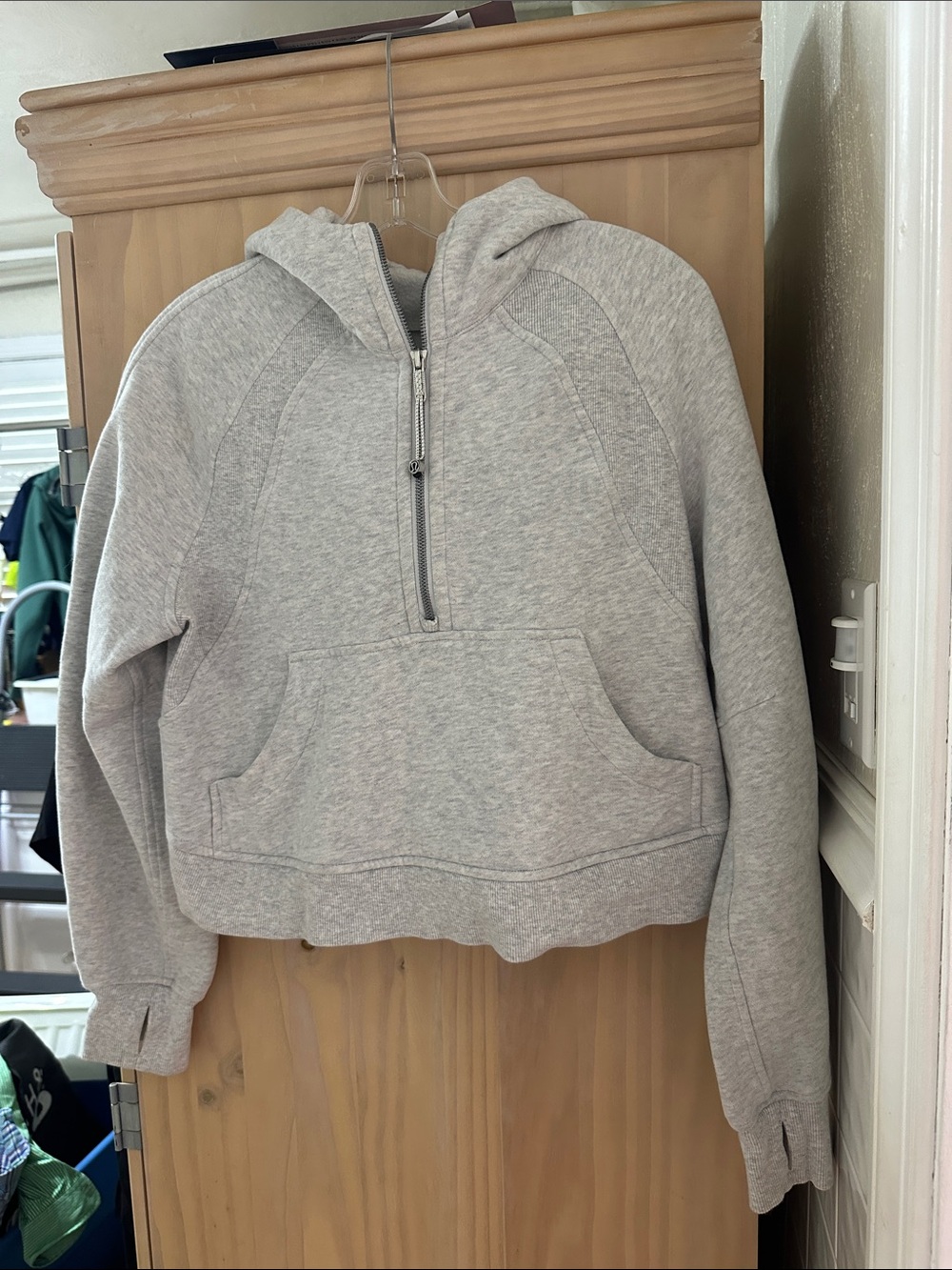 Women's LuluLemon Light Gray Half-Zip Cropped Scuba Jacket XS/S